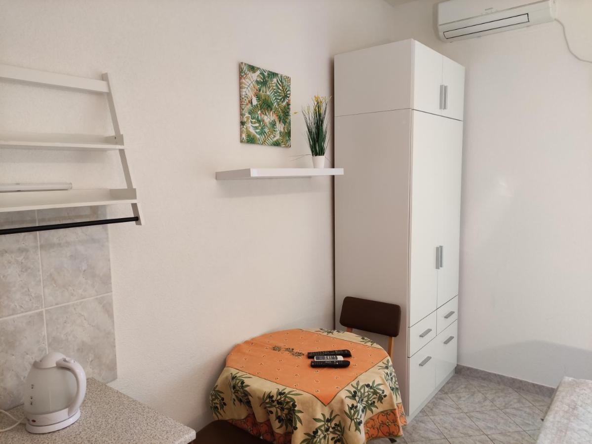 Jurandvor 7A Lovric Apartamento Baška Exterior foto